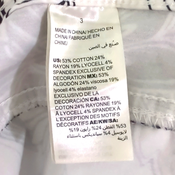 Chico's Sateen Palm Springs Floral Platinum Crop Pants Size 3 or 16 - Picture 9 of 9